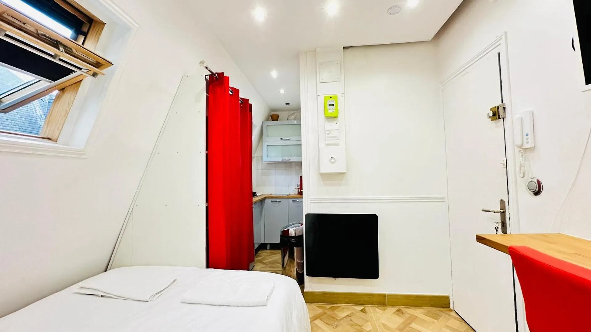 Pretty Flat In * Paris